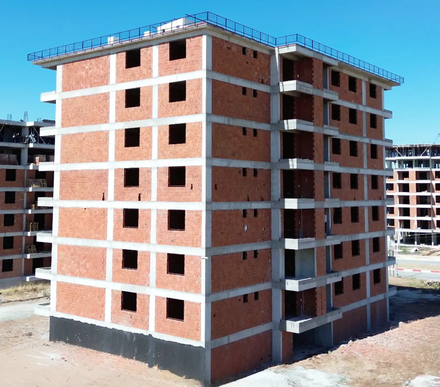 Nest-21’in kaba inşaat halindeki tuğla cephesi